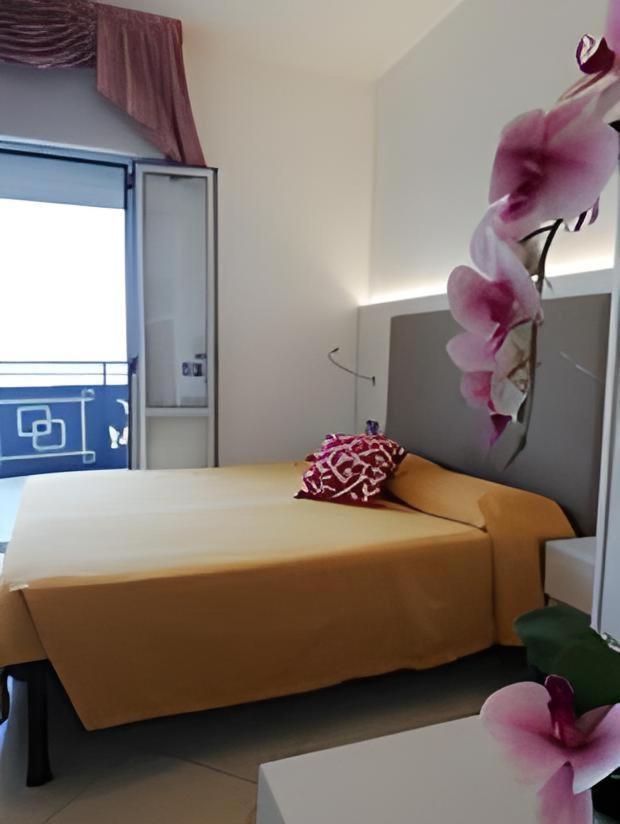 Hotel Metropol Sottomarina Buitenkant foto