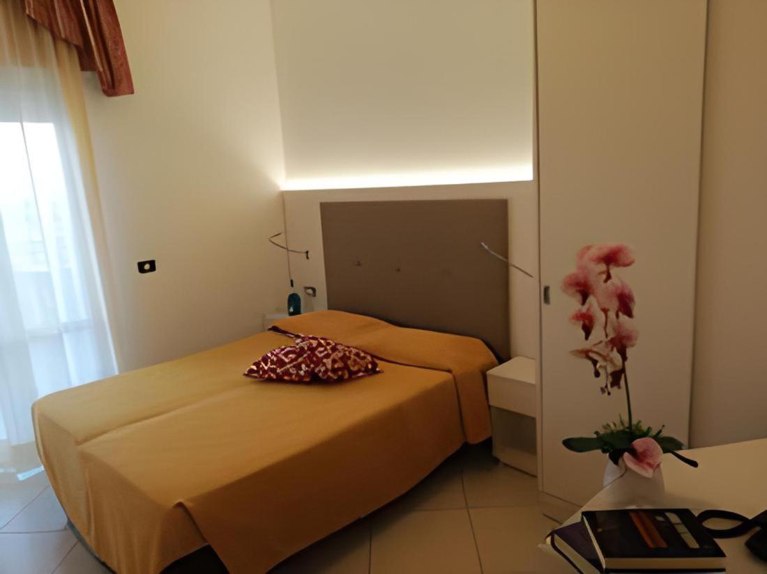Hotel Metropol Sottomarina Buitenkant foto