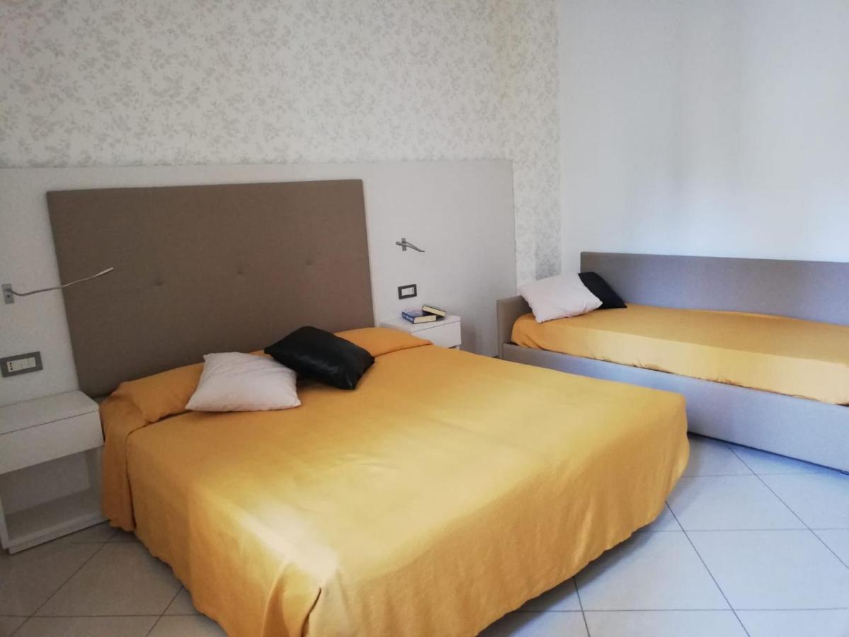 Hotel Metropol Sottomarina Buitenkant foto