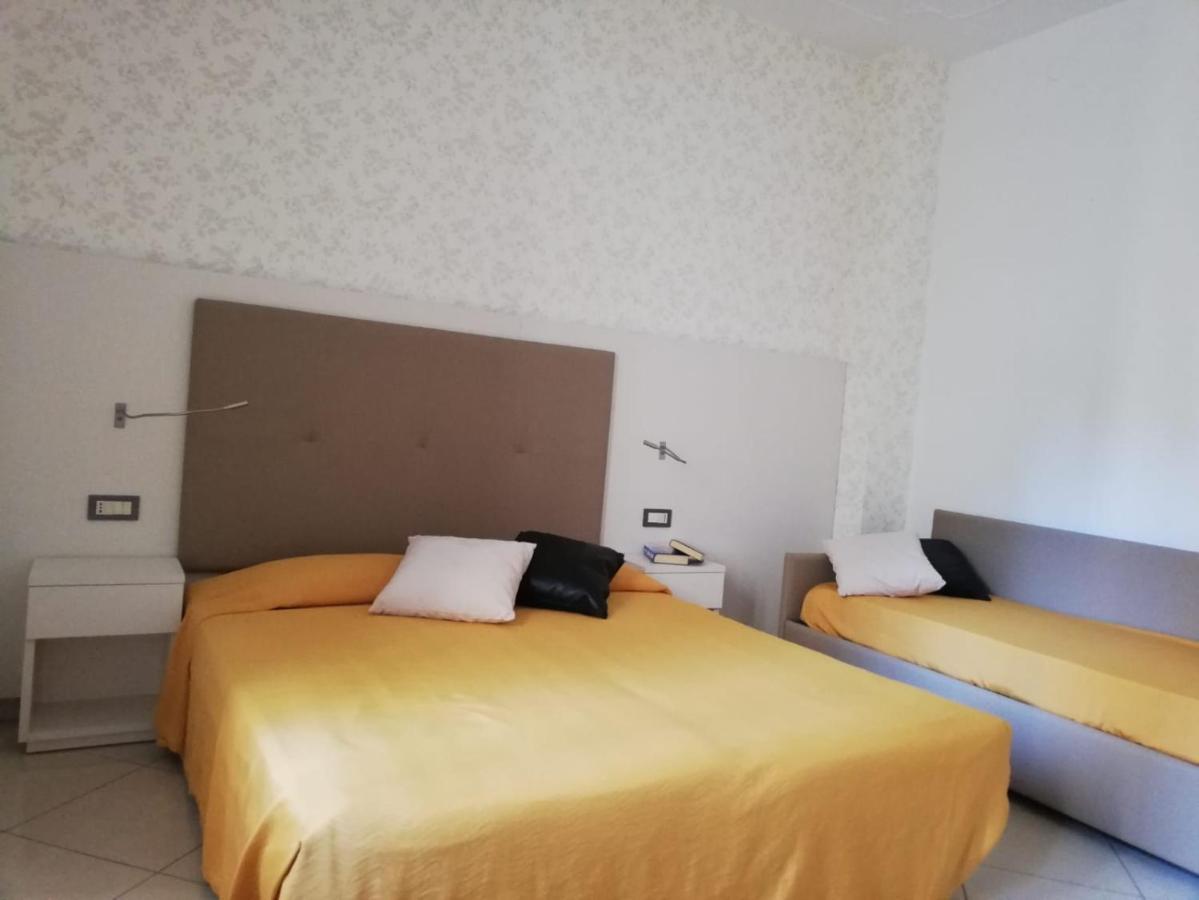 Hotel Metropol Sottomarina Buitenkant foto