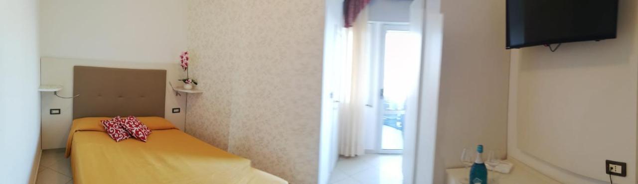 Hotel Metropol Sottomarina Buitenkant foto