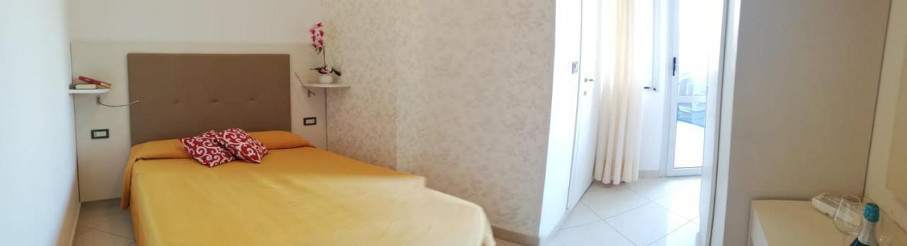 Hotel Metropol Sottomarina Buitenkant foto