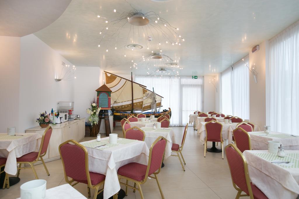 Hotel Metropol Sottomarina Buitenkant foto