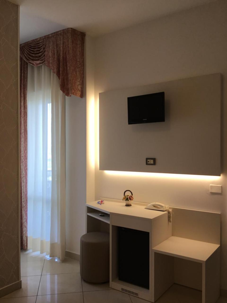 Hotel Metropol Sottomarina Buitenkant foto